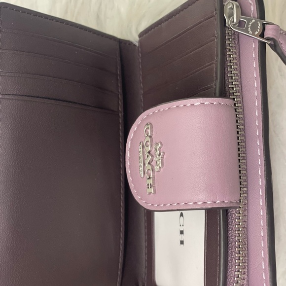 NWT COACH CZ341 Medium Corner Zip Wallet in Signature Leather Jasmine - Picture 12 of 12